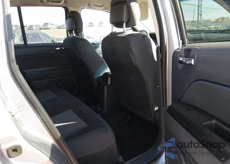 2016 Jeep Compass Sport z USA, uszkodzony, nr VIN 1C4NJDBB4GD756023